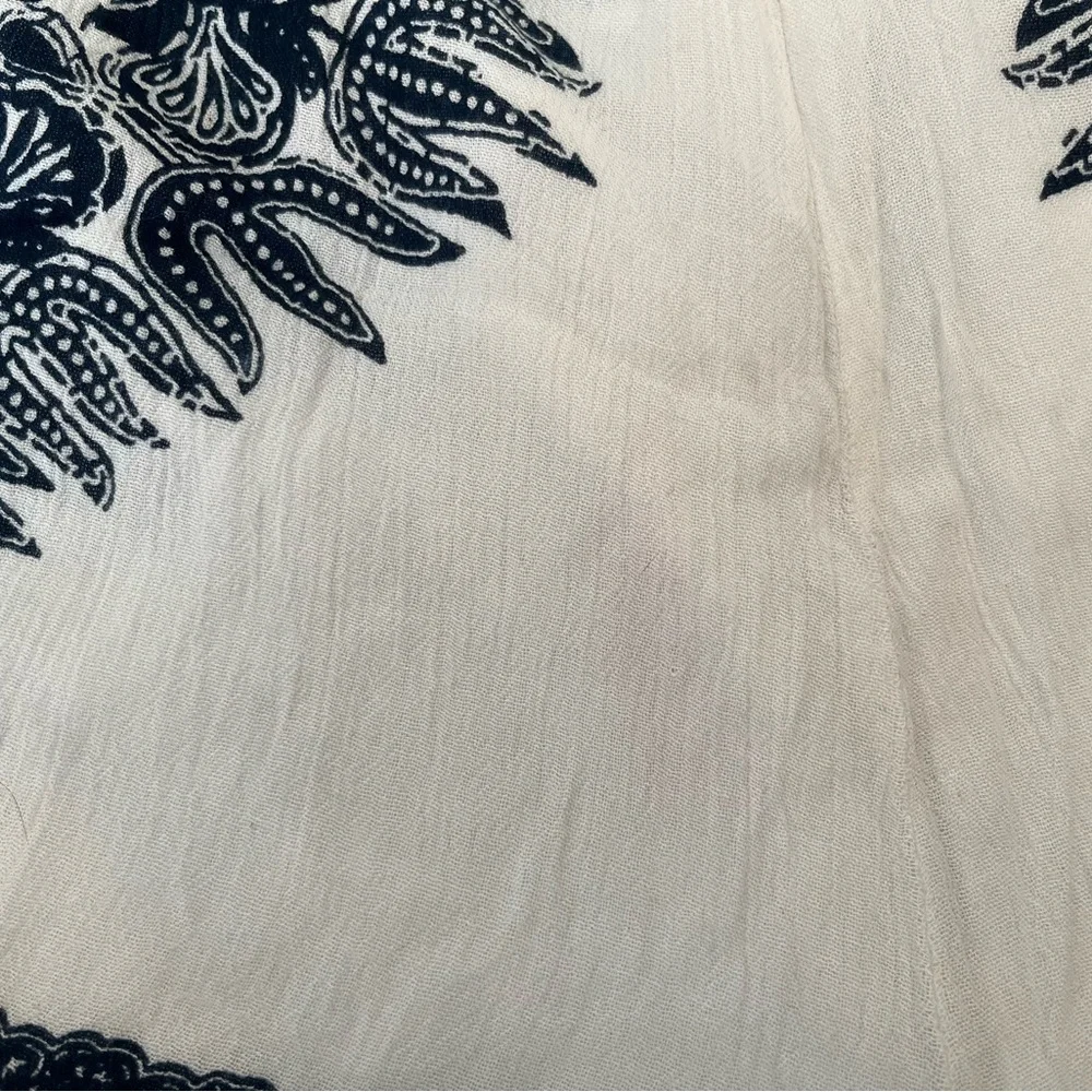 Romeo and Juliet Couture white shorts - Picture 3 of 3